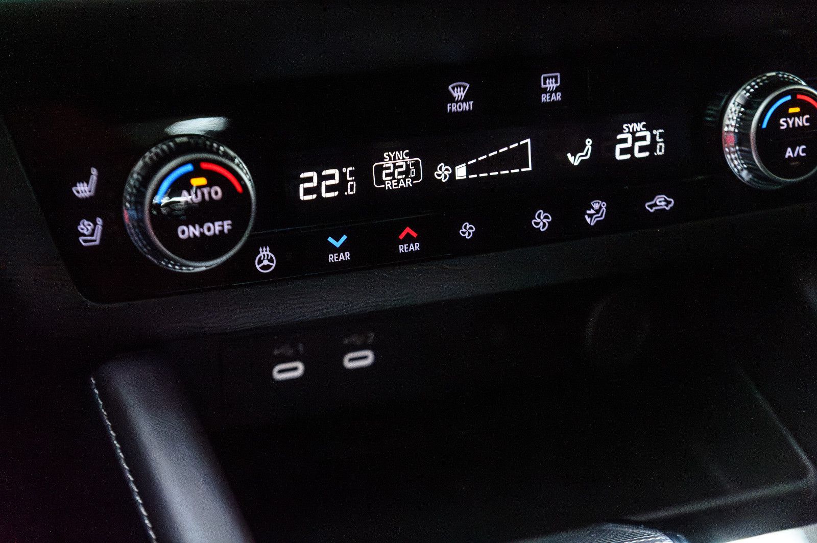 Fahrzeugabbildung Mitsubishi Outlander Top 4WD PHEV Leder LED 4xSHZ 360° HUD