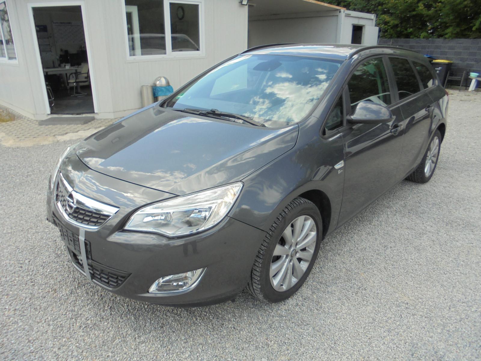 Opel Astra 2012 — photo 8
