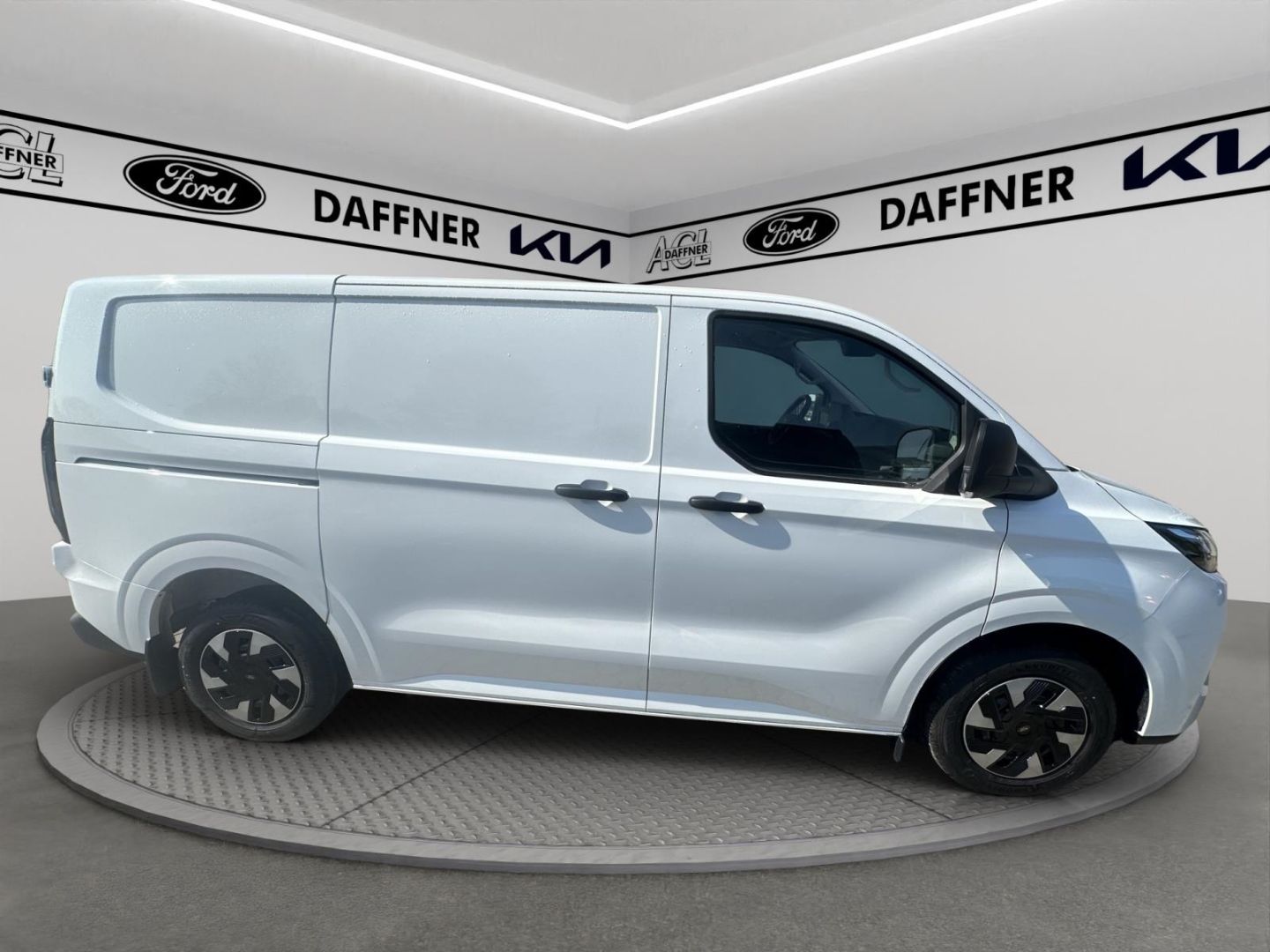 Fahrzeugabbildung Ford Transit Custom Kasten 320 L1 Trend FWD Plug-in H