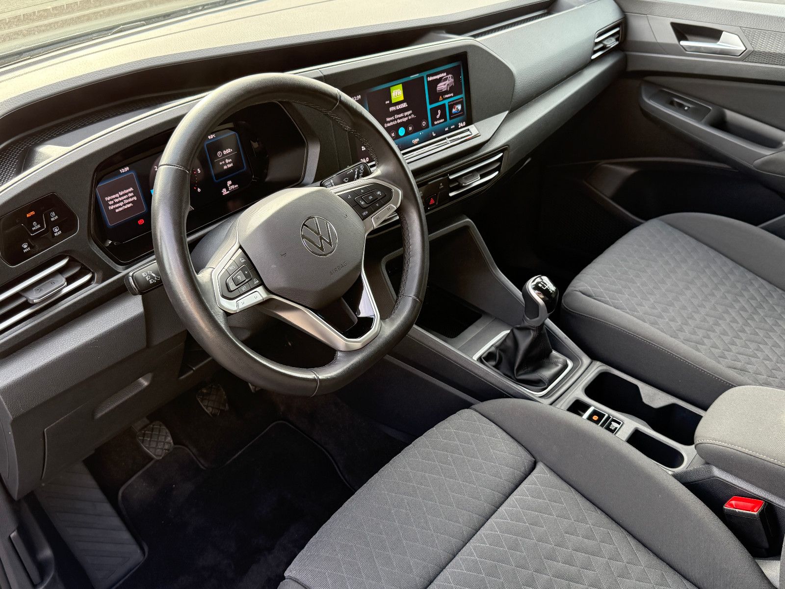 Fahrzeugabbildung Volkswagen Caddy Life Maxi 7-Sitzer ACC Blis DAB PDC SHZ