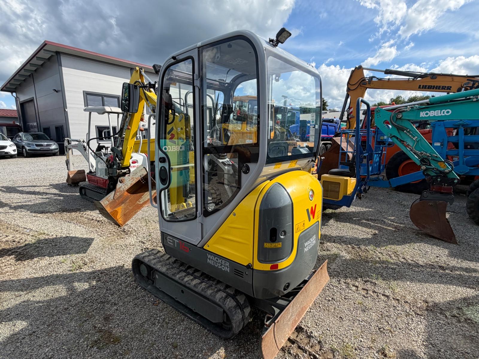 Wacker ET 16  (590 bts)
