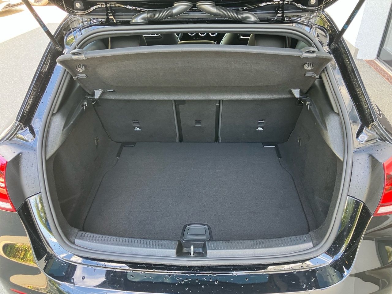 Fahrzeugabbildung Mercedes-Benz AMG A 45 4M+ NIGHT+MULTIBEAM+KEYL+AMBIENTE+KAM++