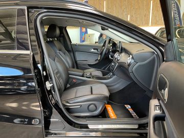 Mercedes-Benz GLA 200 7G-DCT Style *NAVI*XENON*SHZ*TEMPOMAT*