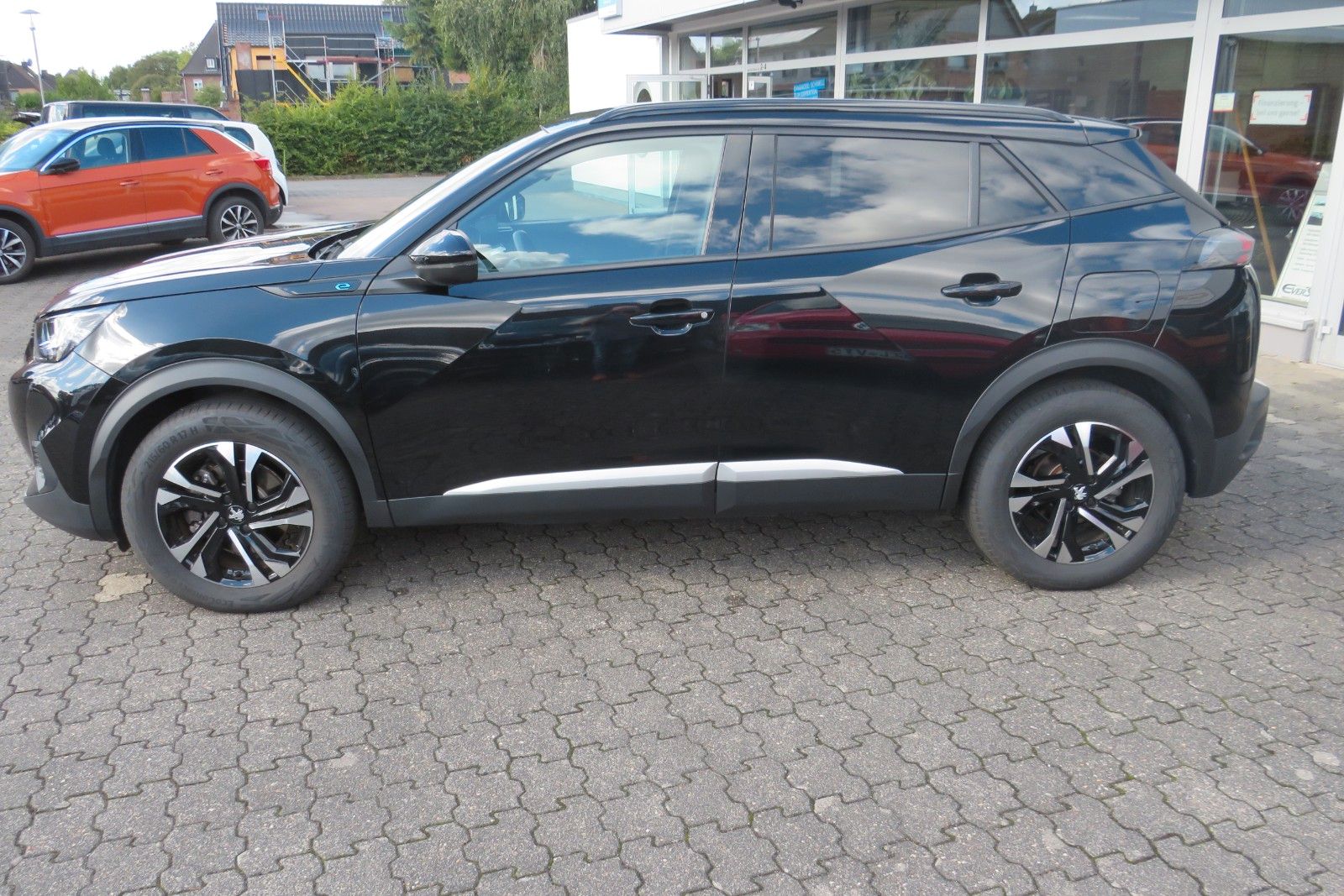 Fahrzeugabbildung Peugeot 2008 e- Allure Pack NAVI KAMERA ACC PDC SITZH 1H