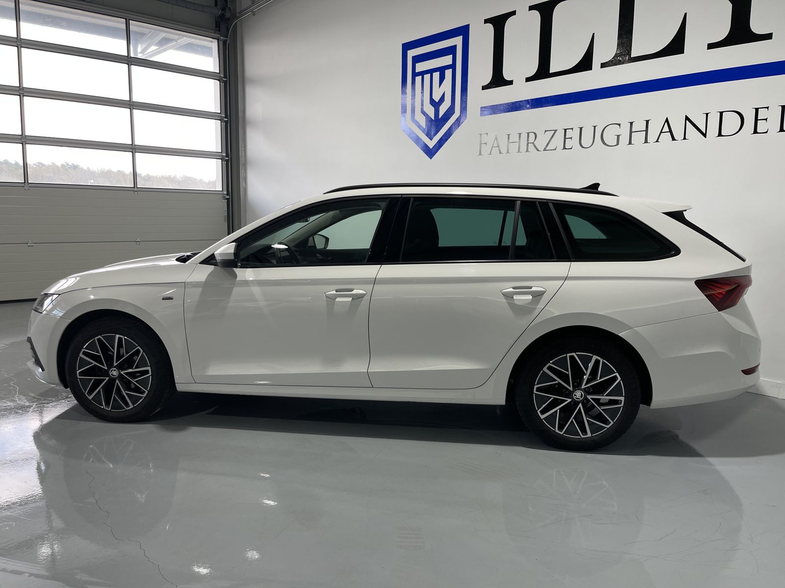 Fahrzeugabbildung SKODA Octavia Clever 2.0 TDI*LED-Matrix*Cam*Navi*