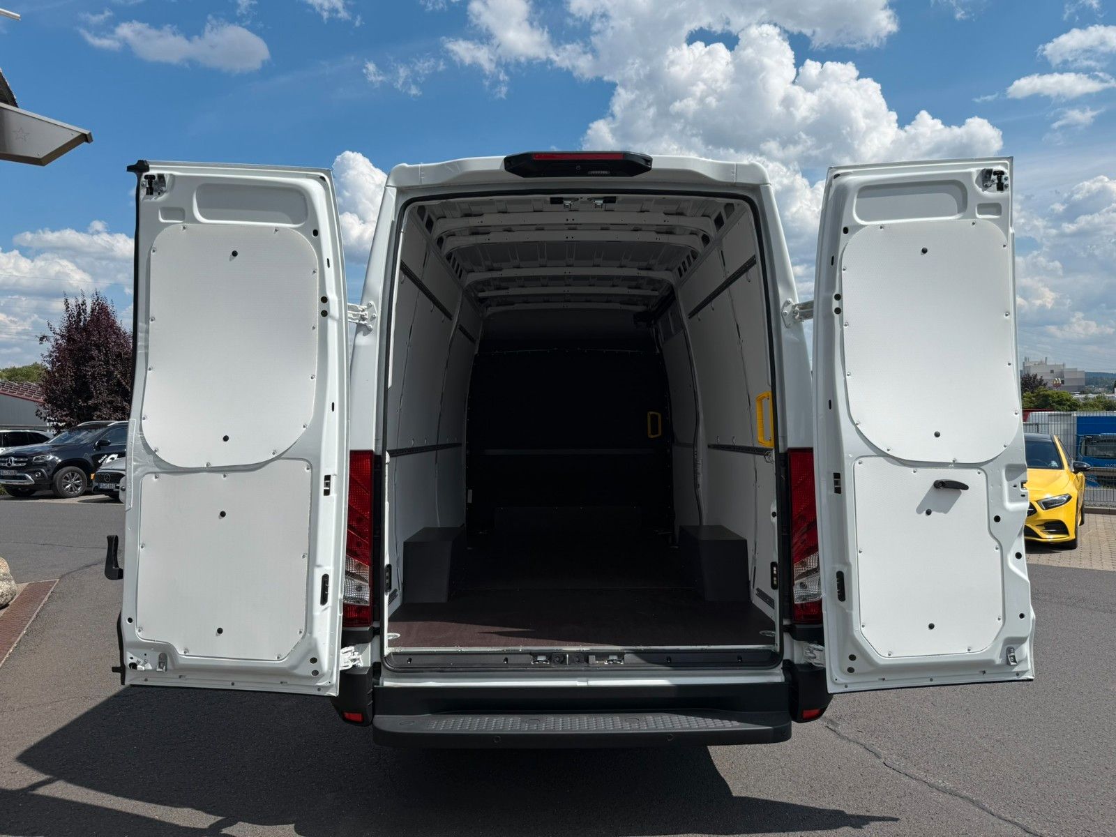 Fahrzeugabbildung Iveco Daily 35S16A8 V Kastenwagen *R 3520 mm*