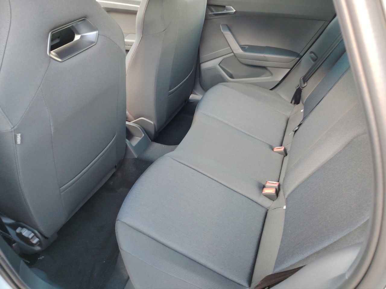 Fahrzeugabbildung SEAT Arona FR TSI DSG Black Edition AHK