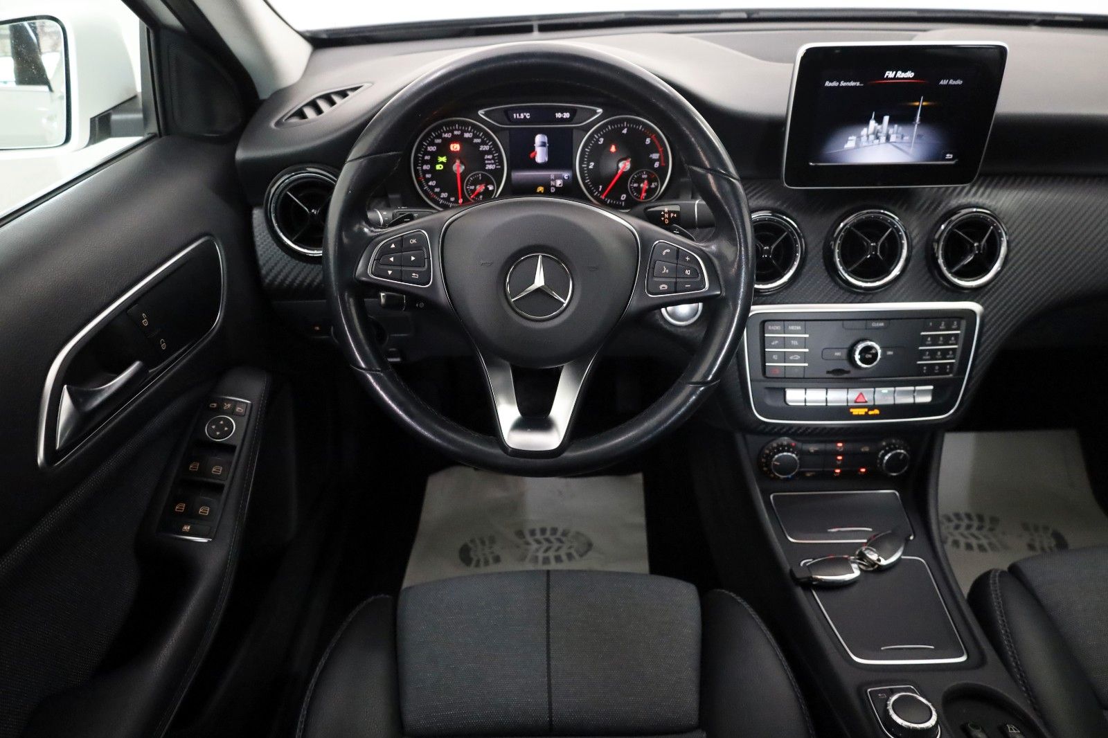 Fahrzeugabbildung Mercedes-Benz GLA 200 CDI ,Style, T.Leder,LED,8fach bereift