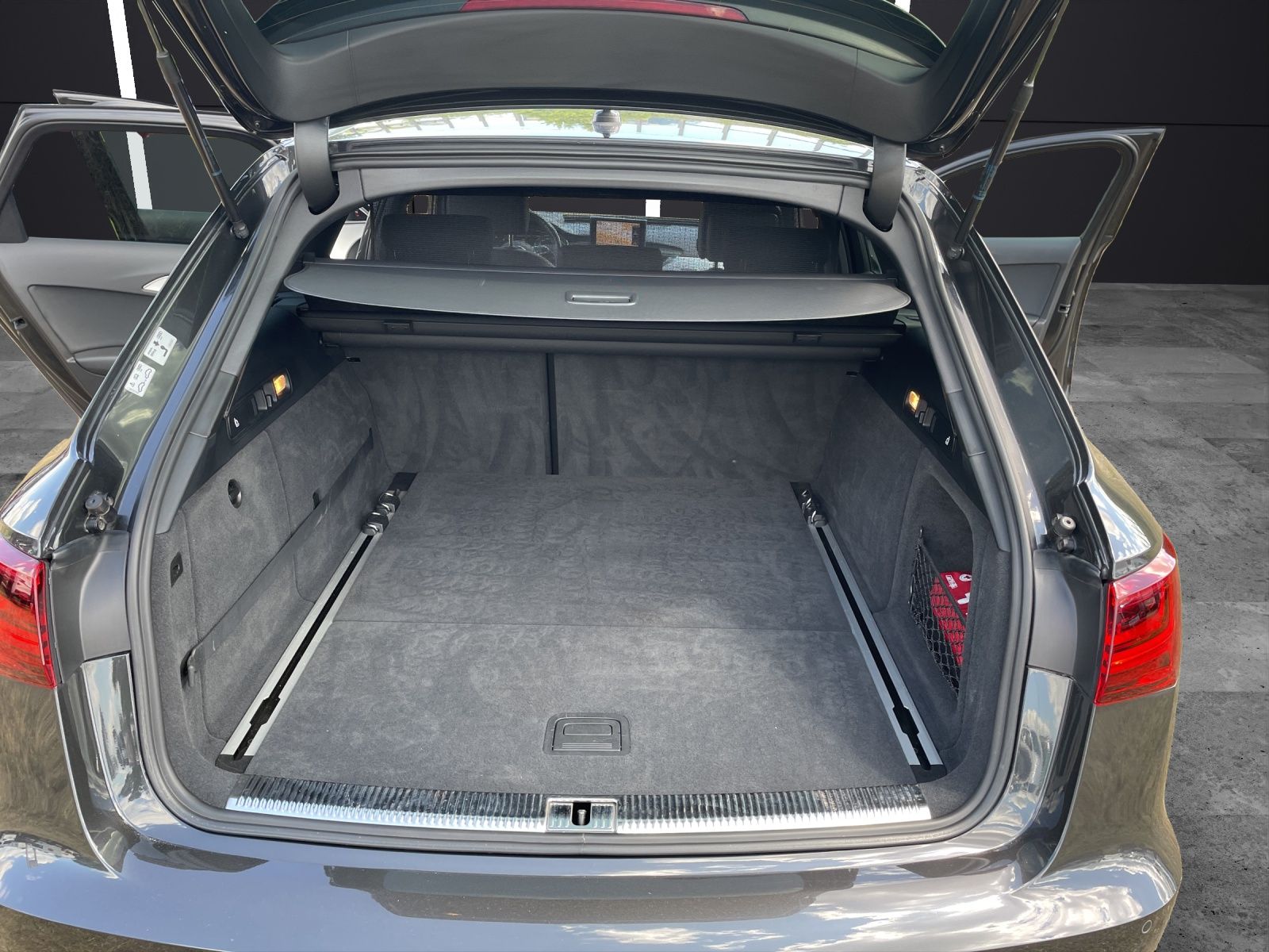 Fahrzeugabbildung Audi A6 Avant S-Line TDI LED 20" AHK STH SHZ HuD PDC