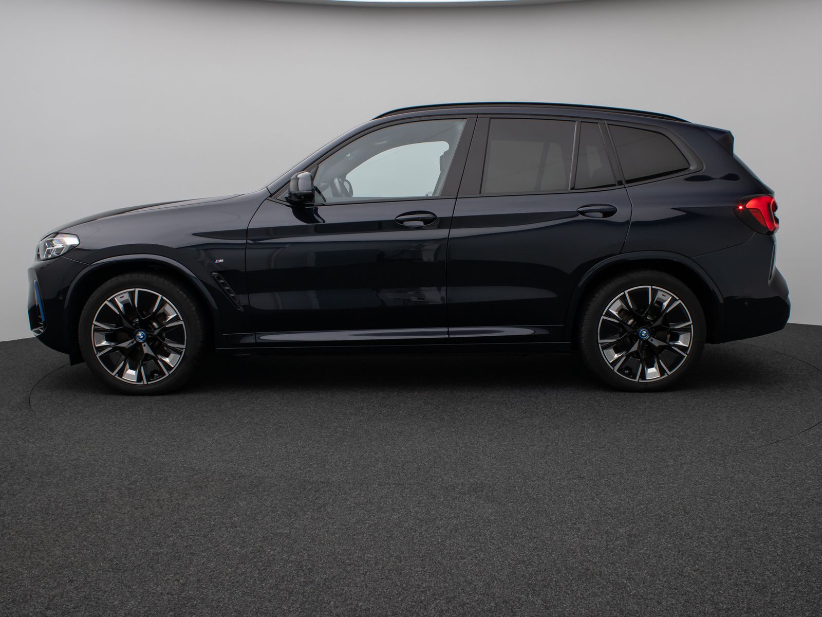 Fahrzeugabbildung BMW iX3 M Sport Impressive Panorama 360°HUD DAB H/K