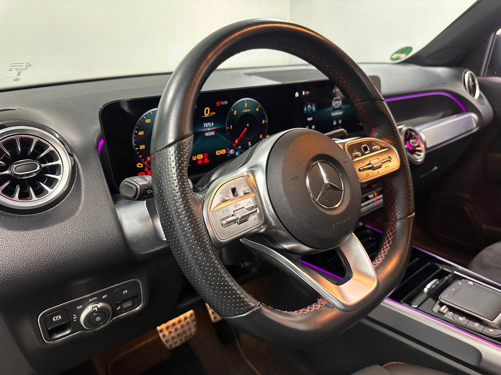 Fahrzeugabbildung Mercedes-Benz GLB 180 d *AMG-LINE*NIGHT*DISTRO*AHK*KAMERA*LED*