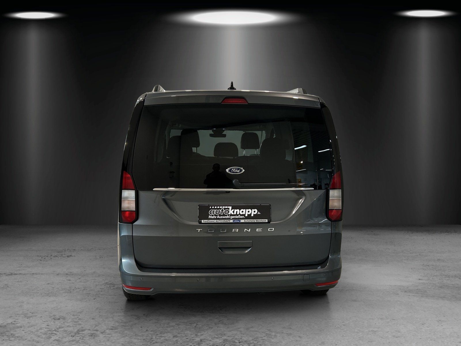 Fahrzeugabbildung Ford Tourneo Connect Benzin Automatik AHK Kamera PDC