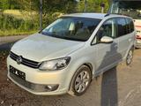 Volkswagen Touran Comfortline.Motor läuft unruhig - Gebrauchtwagen mit Automatik bis 5.000 Euro