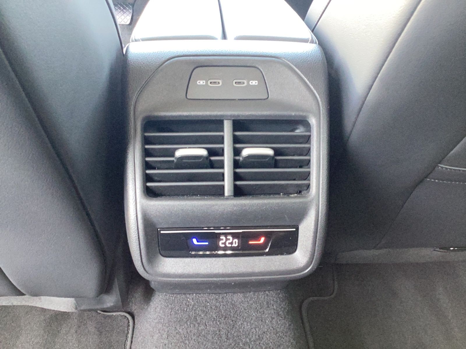 Fahrzeugabbildung Volkswagen Passat TDI Elegance DSG LED ACC AHK NAVI TRAILER