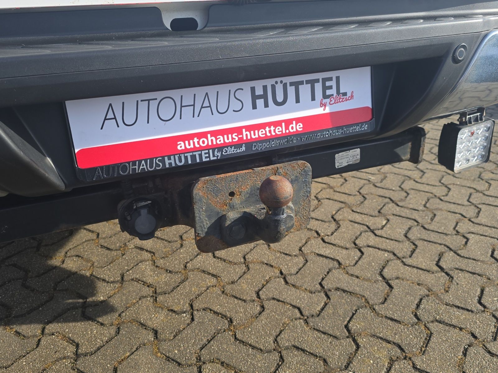 Fahrzeugabbildung Nissan Navara NP300 Tekna Double Cab 4x4 RFK SH LED