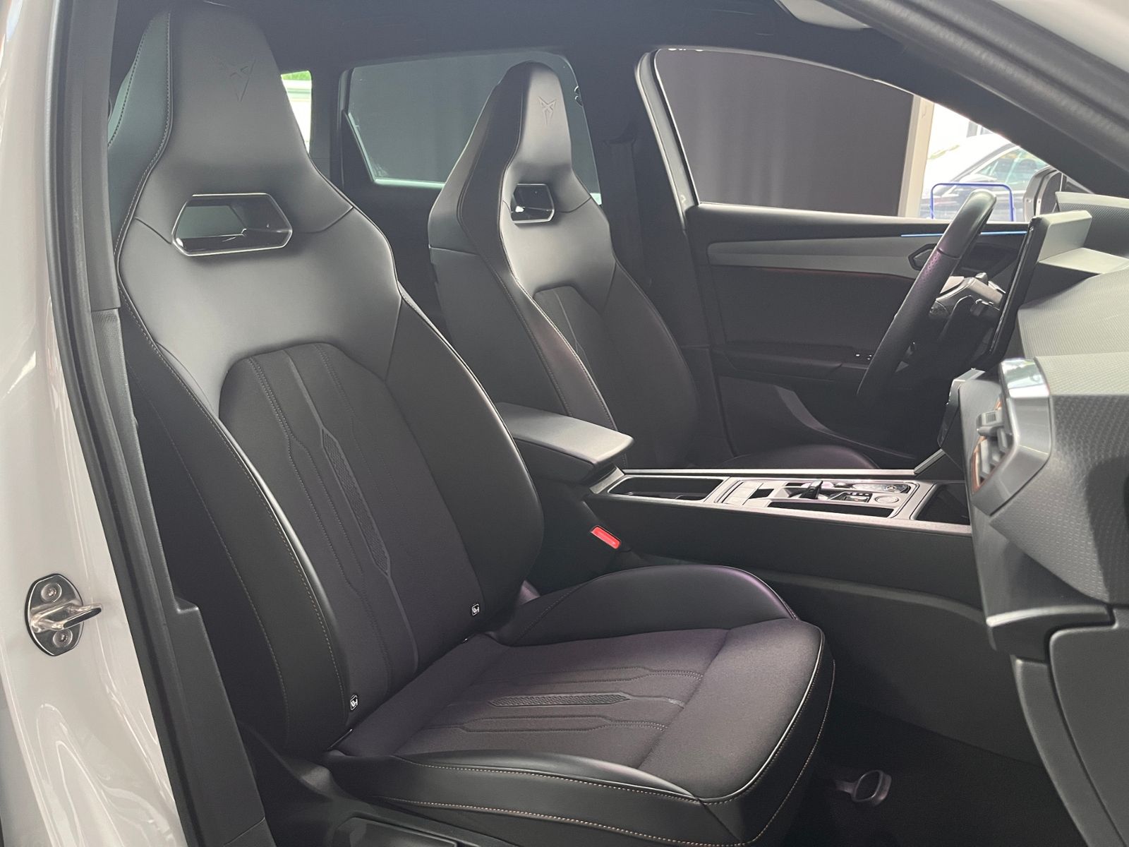 Fahrzeugabbildung CUPRA Leon Sportstourer VZ e-Hybrid RFK SHZ NAV