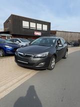 Opel Astra J Sports Tourer Sport - Opel Astra aus 2011: Sports Tourer