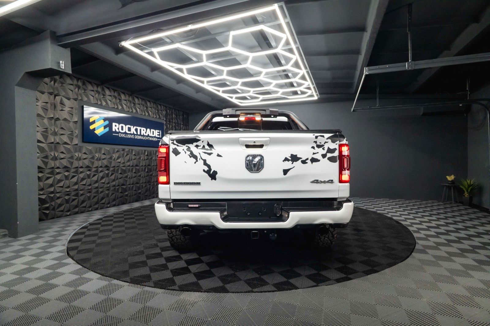 Fahrzeugabbildung Dodge RAM 5.7 V8 HEMI 4x4 OFFROAD Night-Paket Limited