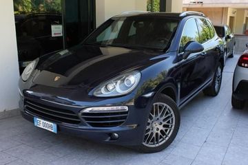 Porsche Cayenne - 1