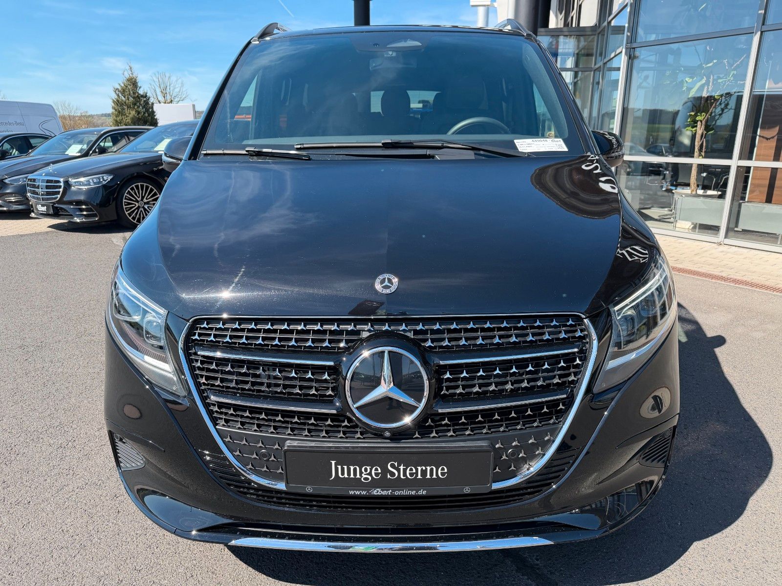 Fahrzeugabbildung Mercedes-Benz V 300 d 4MATIC AVA Extral AHK DISTRONIC Standh