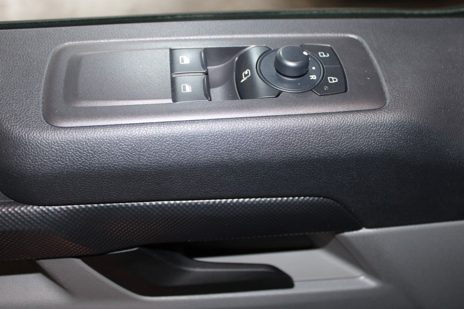 Fahrzeugabbildung Ford Transit Custom L1 TREND LED NAVI CAM ACC SHZ uvm