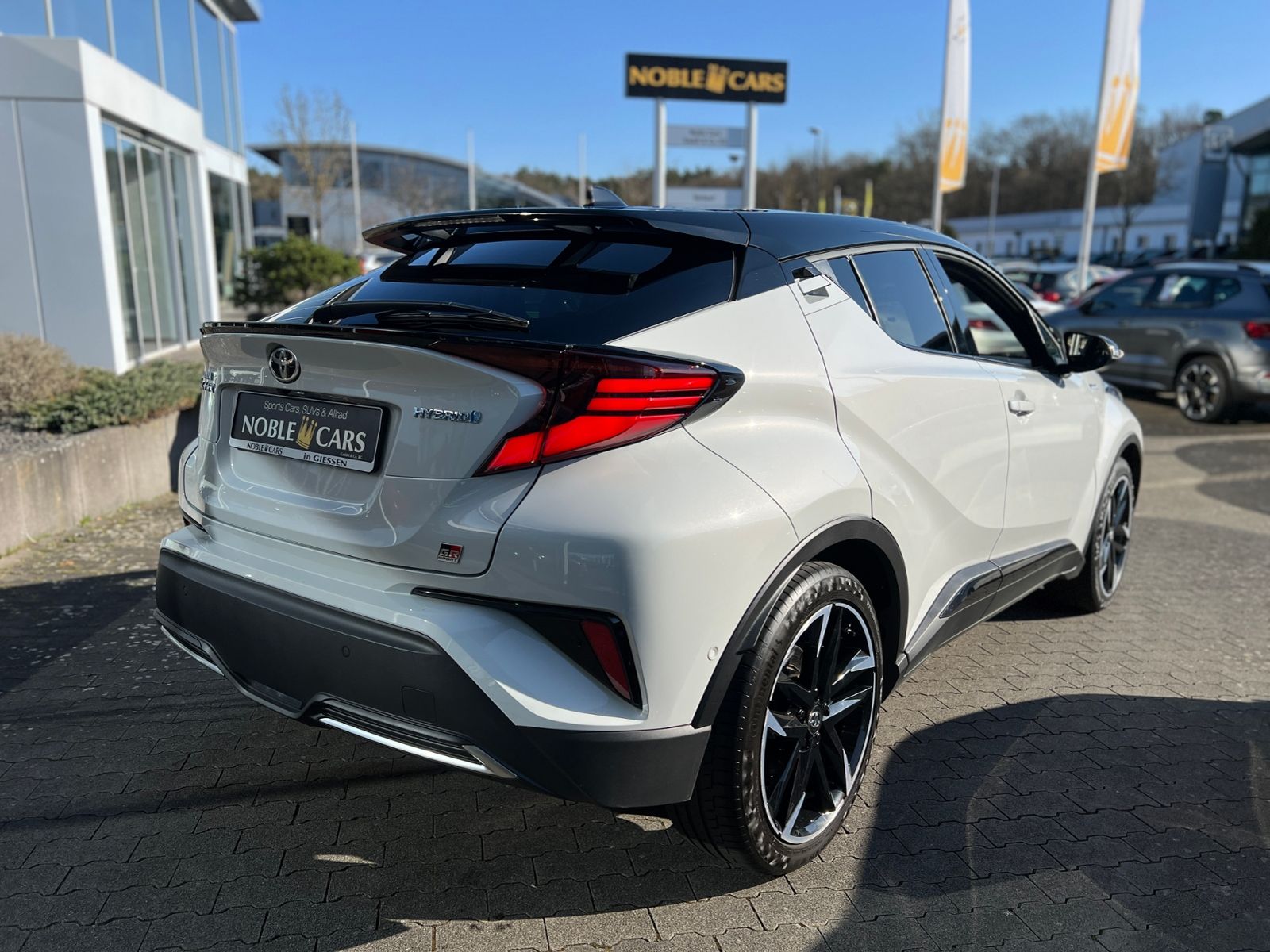Fahrzeugabbildung Toyota C-HR Hybrid GR Sport AHK LED NAV SHZ ALU