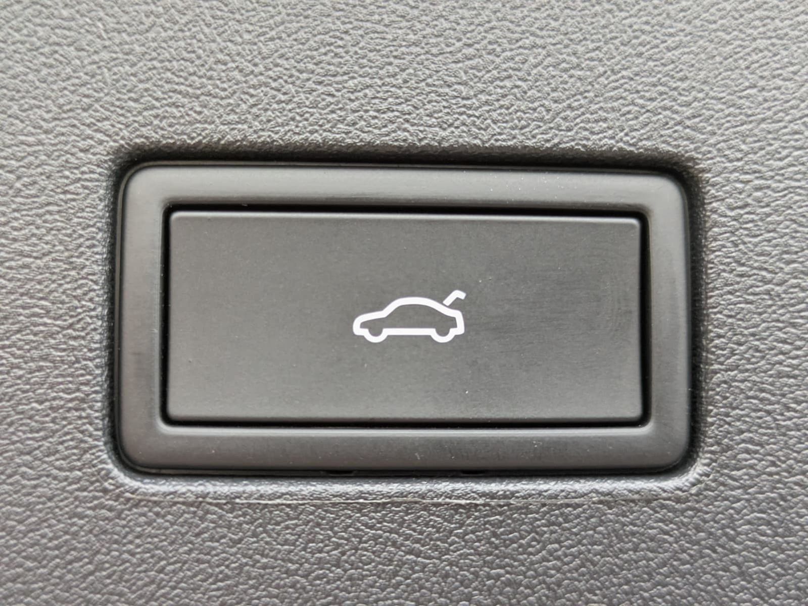 Fahrzeugabbildung Volkswagen Tayron 2.0 TDI 4M R-Line 7Si*MATRIX*AHK*PANO*HUD