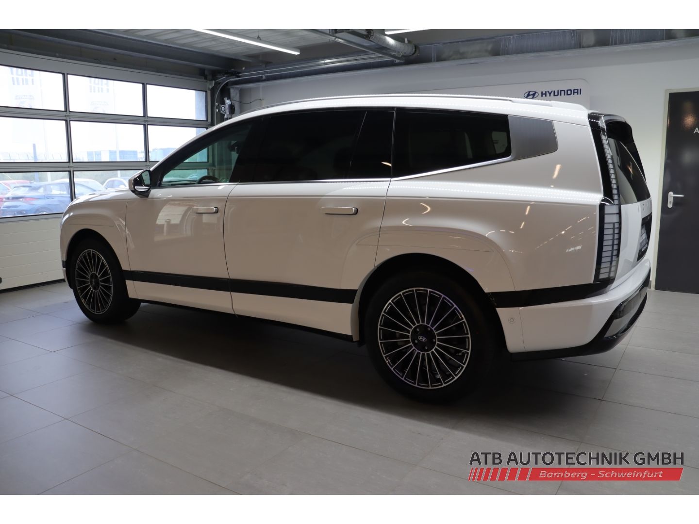 Fahrzeugabbildung Hyundai IONIQ 9 6-Sitzer MY26 UNIQ 110 kWh 307 PS PANO-D