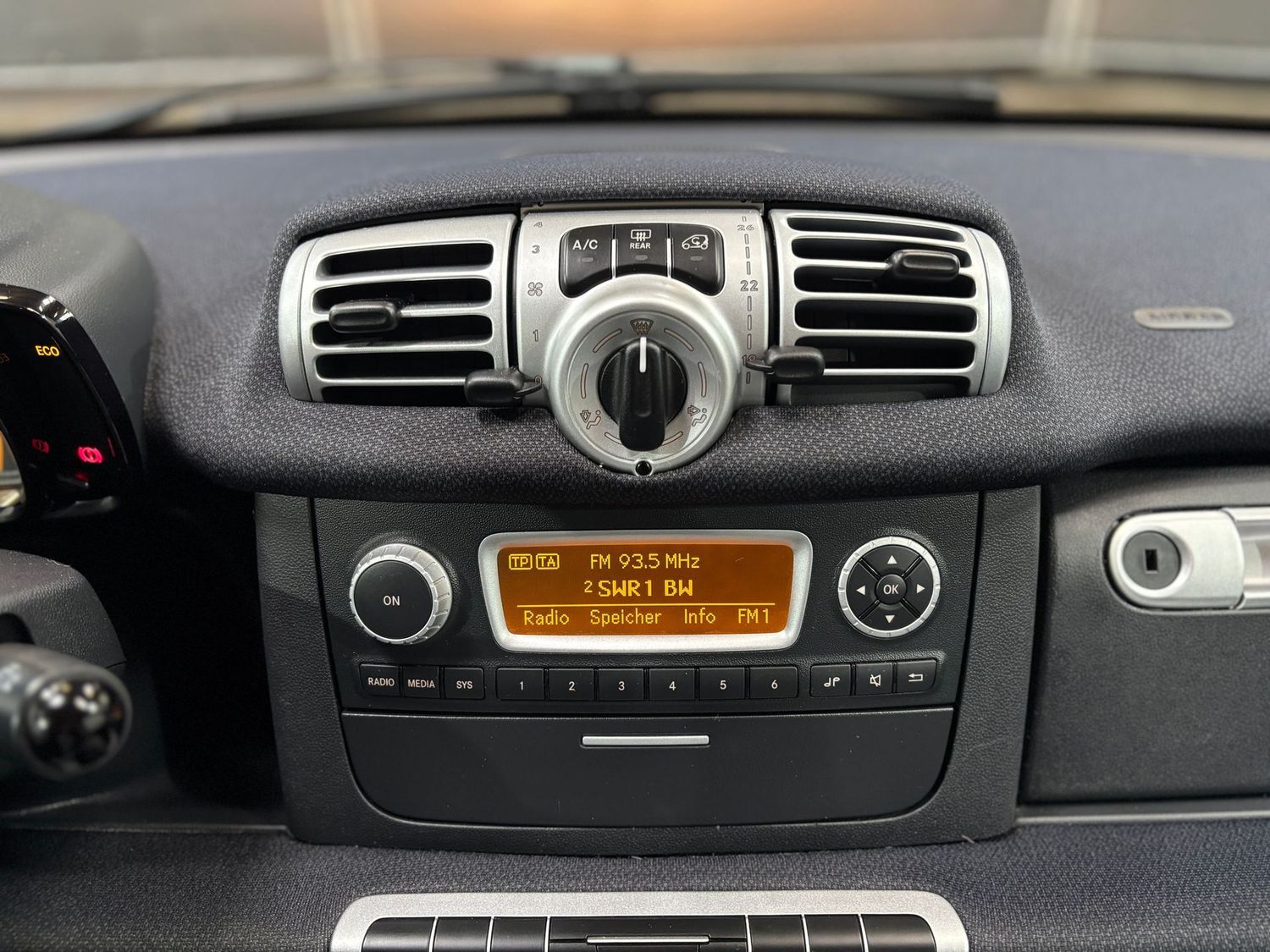 Fahrzeugabbildung Smart forTwo 1.0 52 kW mhd#Pano#Servo#Klima