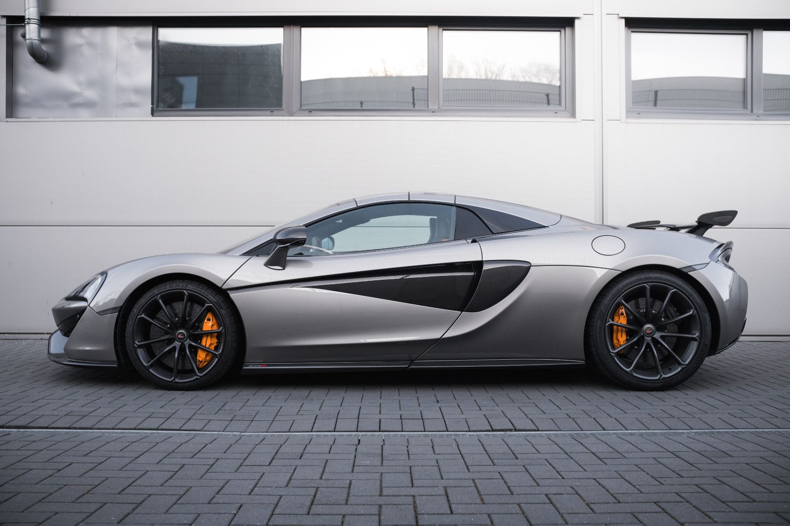Fahrzeugabbildung McLaren 570S Spider, Lift-el. Sitze-Kamera-B&W