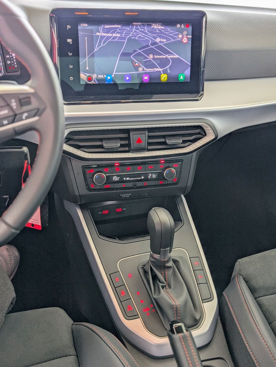 Fahrzeugabbildung SEAT Arona 1.5 TSI FR DSG ACC LED AHK KAM DINAMICA 18