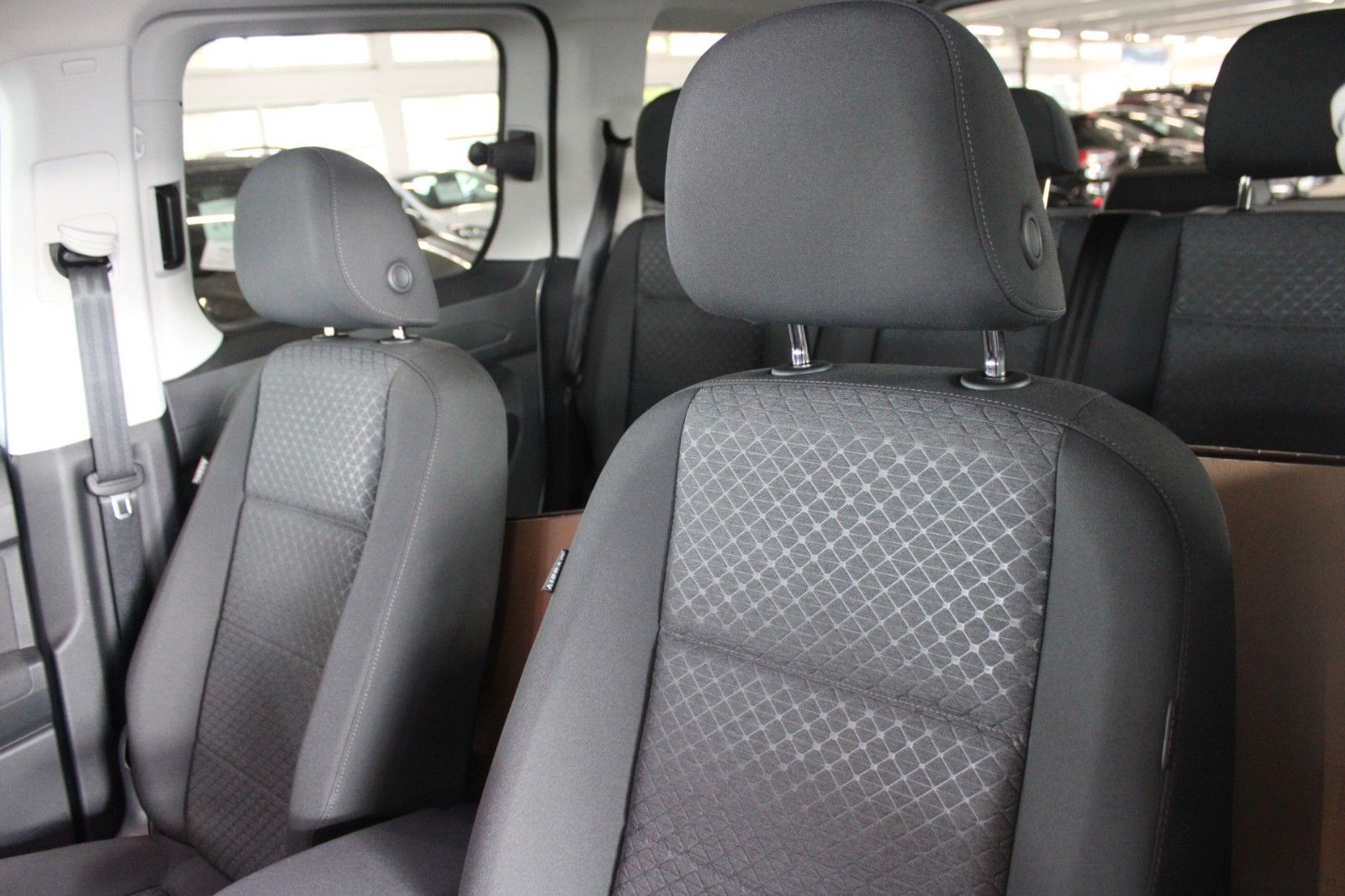 Fahrzeugabbildung Ford Tourneo Connect Titanium 2,0 EcoBlue Automatik