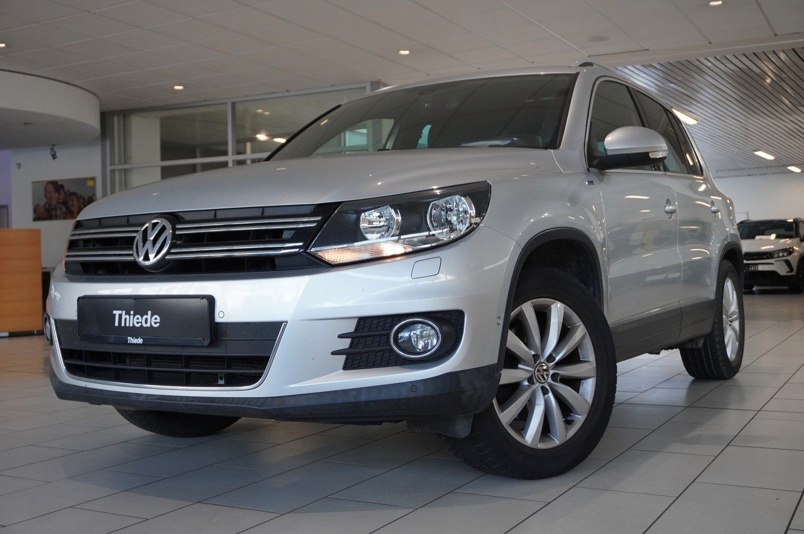 Fahrzeugabbildung Volkswagen Tiguan 2.0D LIFE KLIMA/SHZ/PDC/AUX/NEBEL