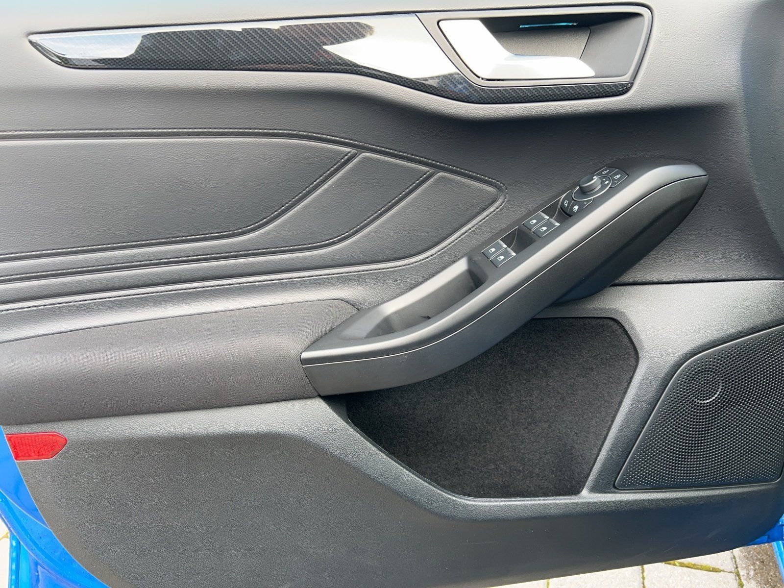 Fahrzeugabbildung Ford Focus 1.0EcoBoost MHEV ST-Line X SHZ/LED/CARPLAY