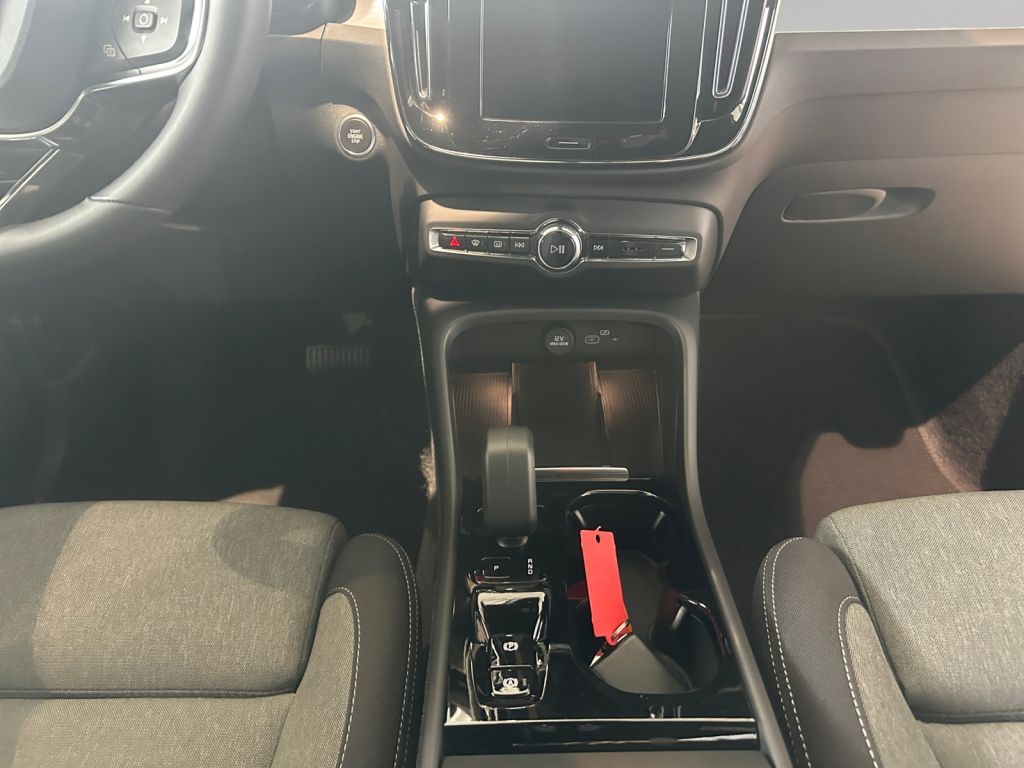 VOLVO XC40 B4 B DKG Plus Dark Fahrerassistenz-Paket VOLVO XC40 B4 B DKG Plus Dark Fahrerassistenz-Paket