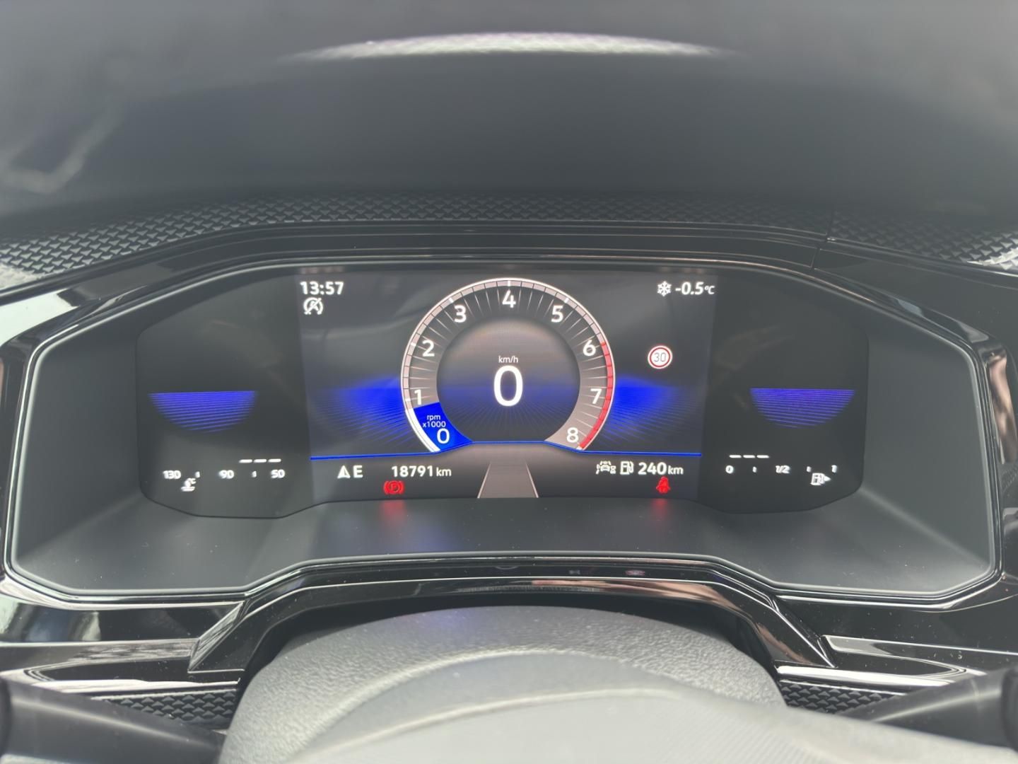 Fahrzeugabbildung Volkswagen Polo Life 1,0 l,Navi,Climatronic,SH,GRA,LED,Tele