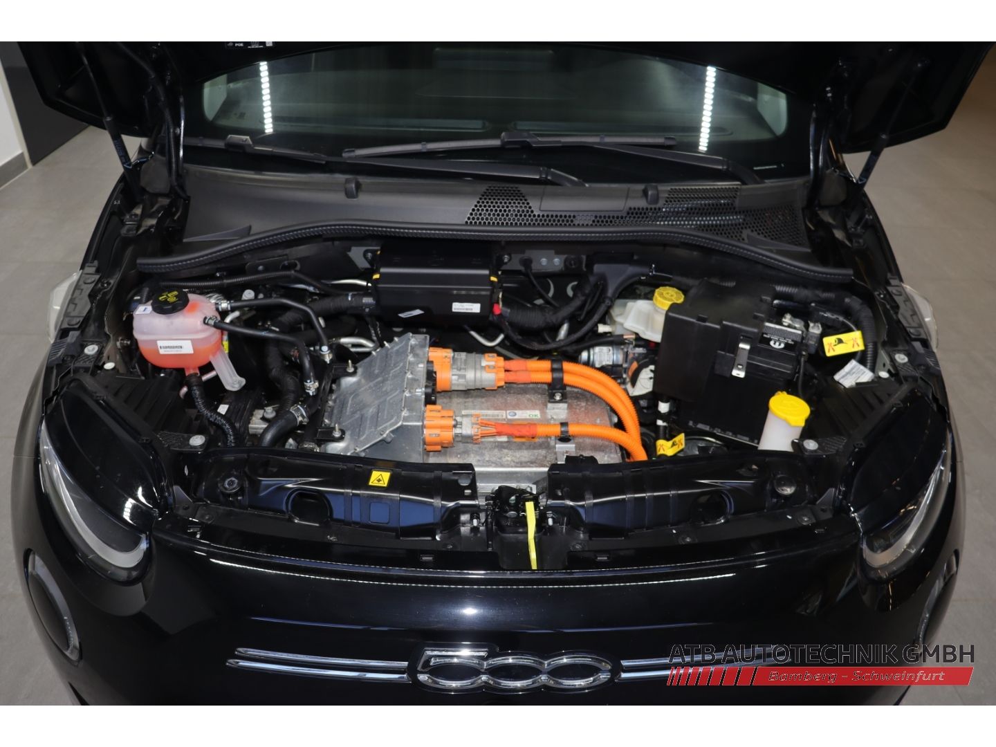 Fahrzeugabbildung Fiat 500e 42kWh Komfort- und Stylepaket SOH 95,0%