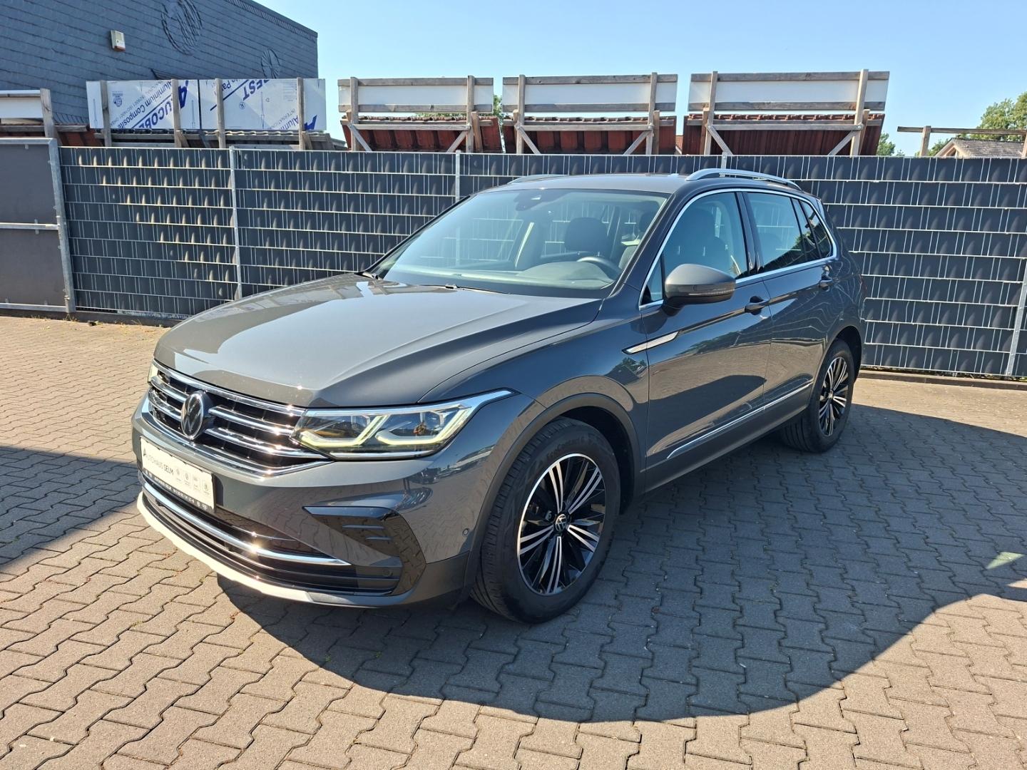 Volkswagen Tiguan Elegance StandHZG AHK Navi Digi. Cockpit 