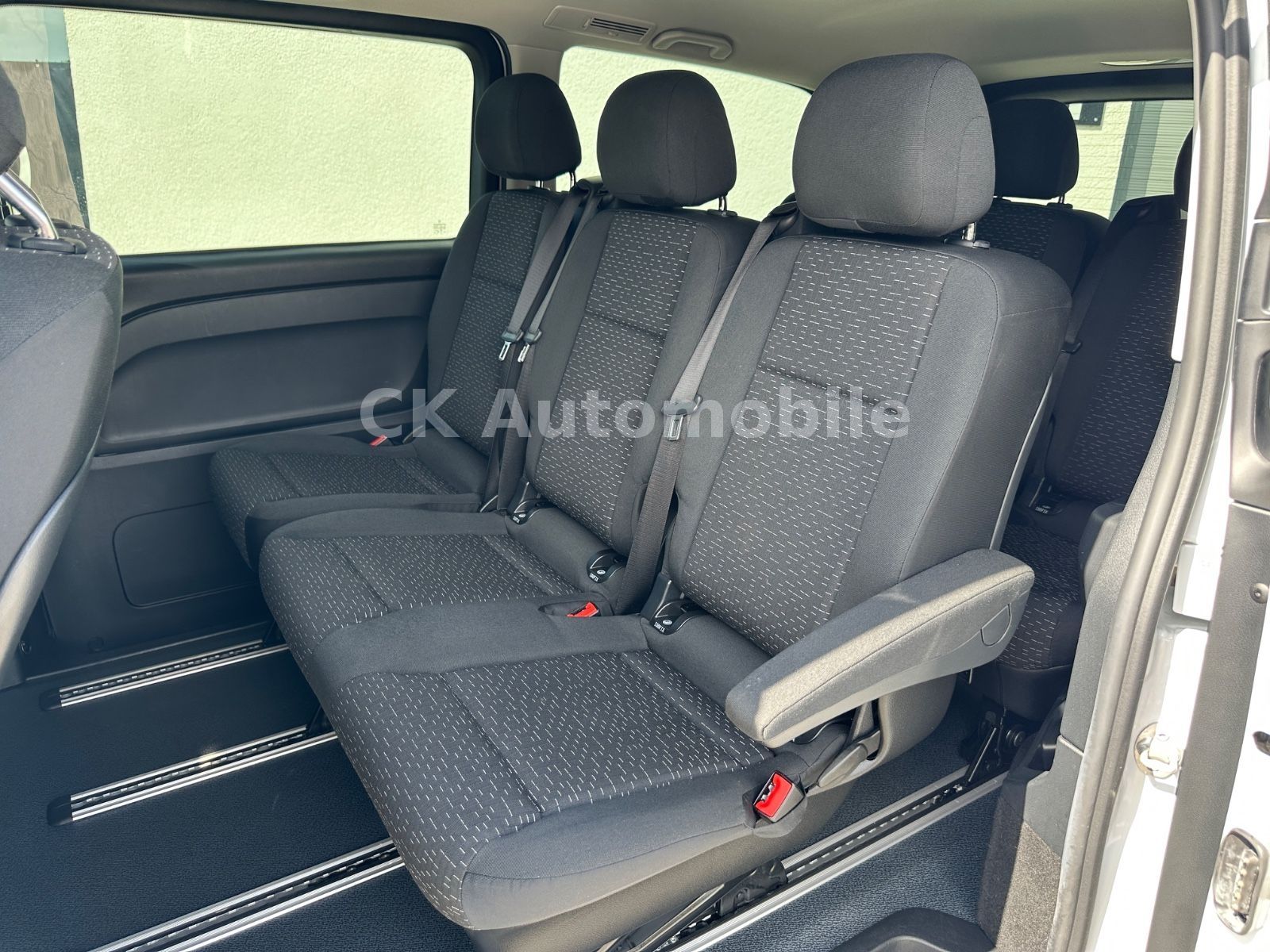 Fahrzeugabbildung Mercedes-Benz Vito Tourer 119 PRO lang/9 Sitze/Navi/LED/Kamera
