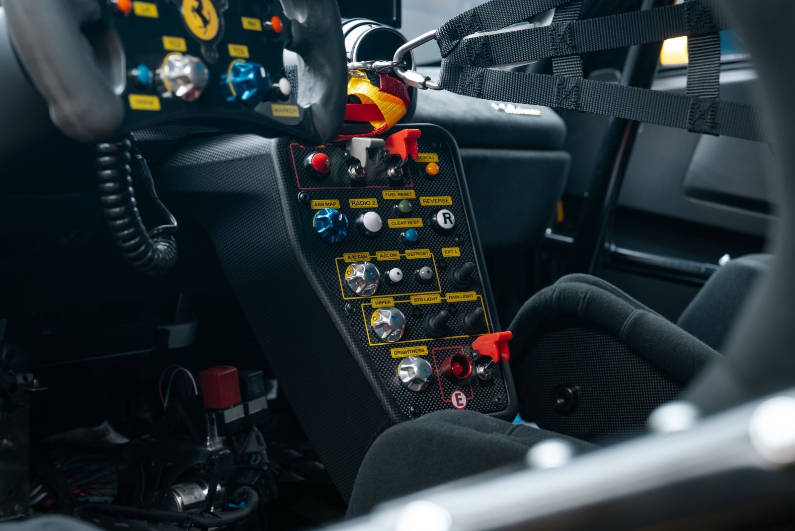 Fahrzeugabbildung Ferrari 296 Challenge TOP/PASSENGER SEAT/SILENCERS