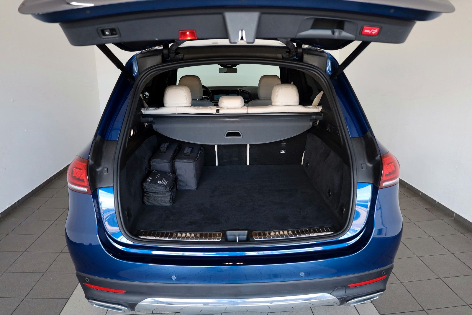 Fahrzeugabbildung Mercedes-Benz GLE 350de 4M Leder,Navi,LED,Park-Paket 360°,AHK