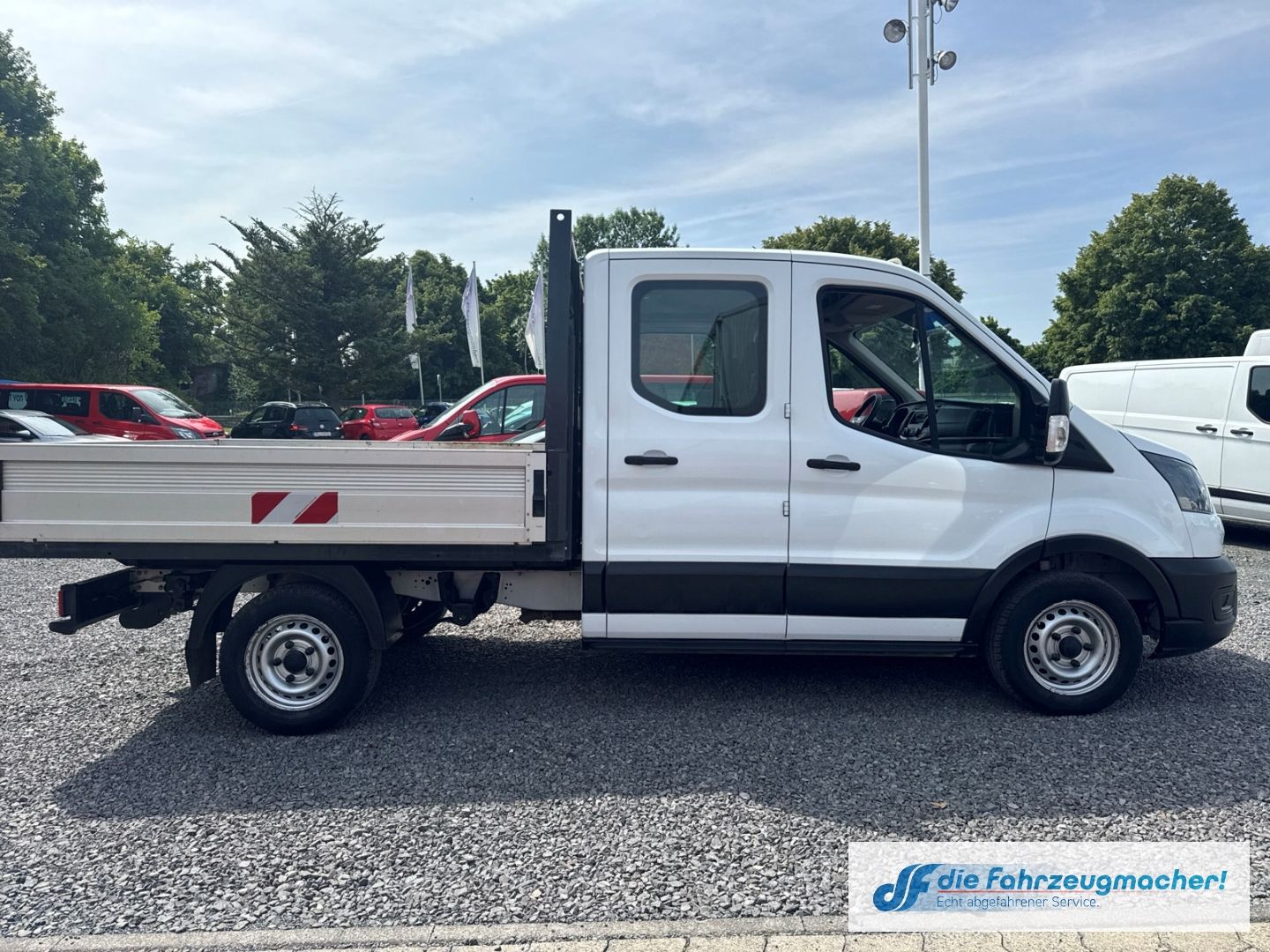 Fahrzeugabbildung Ford Transit Pritsche 310 L2 Doppelkabine Basis 2.0 T