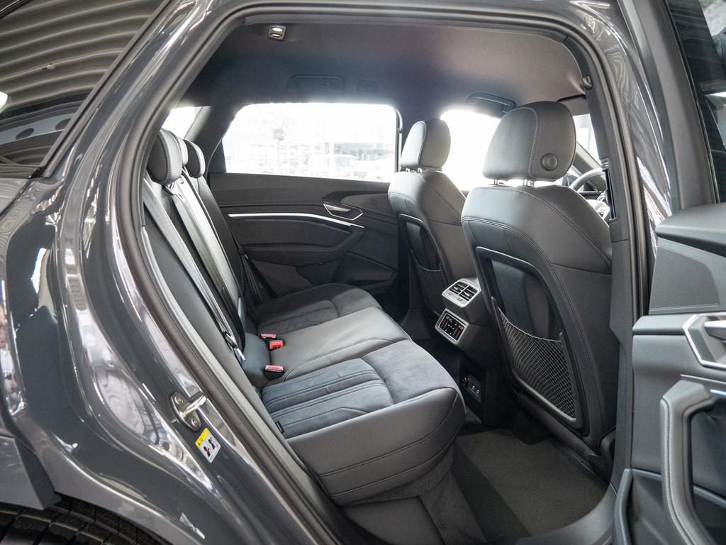Audi Q8 S line 50 e-tron quattro 1.226,- EUR MTL* ACC