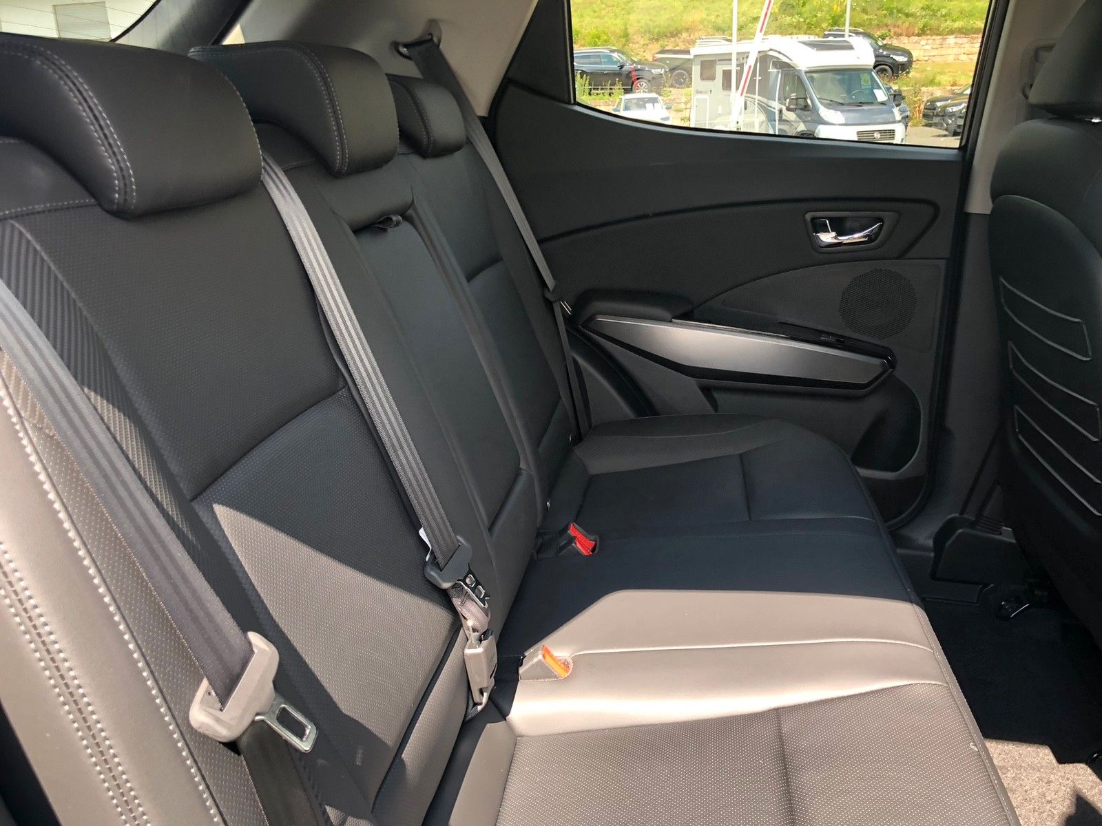 Fahrzeugabbildung Ssangyong TIVOLI Blackline 1,5 P 6 AT 2WD BLACKLINE+MY23+L