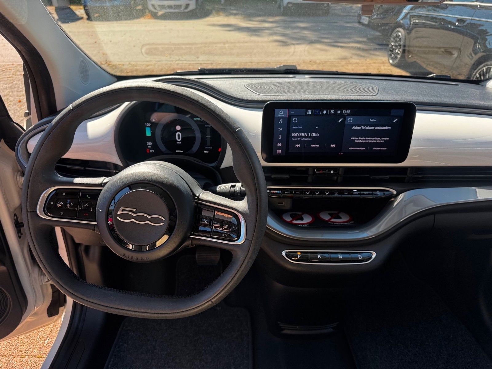 Fahrzeugabbildung Fiat 500e Carplay Klimaaut. Keyless