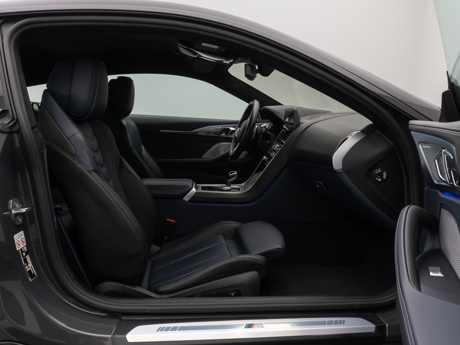 Fahrzeugabbildung BMW 840d xD Coupé B&W 360° SoftCl DisplKey Laser 20"