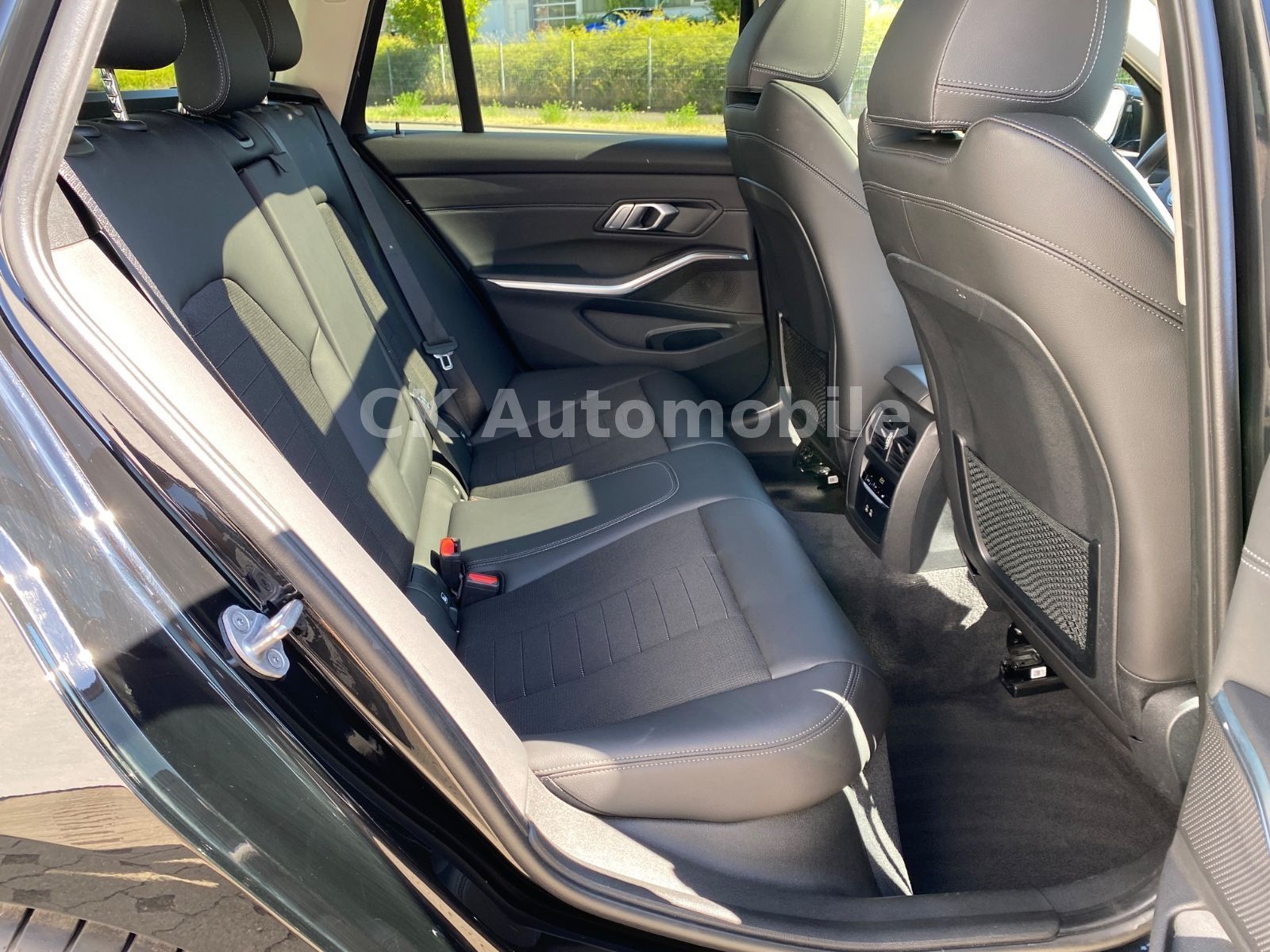 Fahrzeugabbildung BMW 320d xDrive Touring Sport-Line/Laser/Pano/Kamera