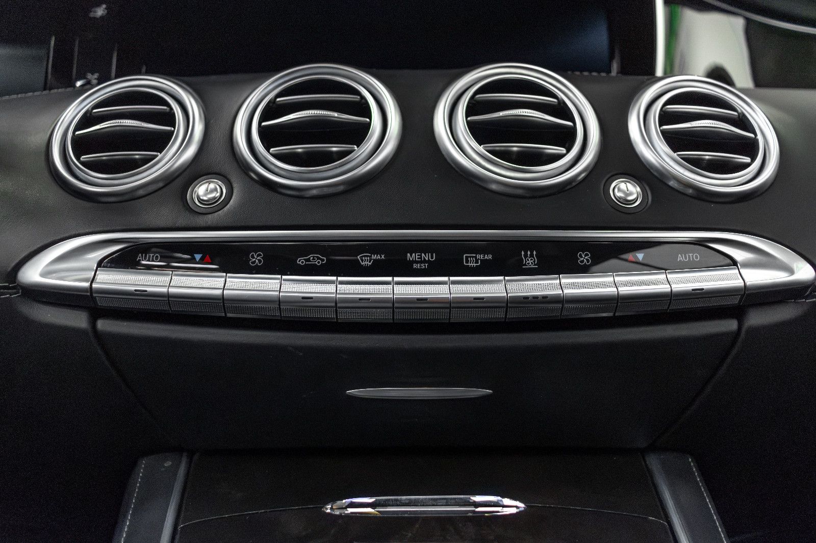 Fahrzeugabbildung Mercedes-Benz S500 Coupe AMG/SWAROWSKI/BURMESTER/PANO/KAM/MEMO