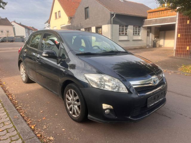 Toyota Auris Hybrid Travel