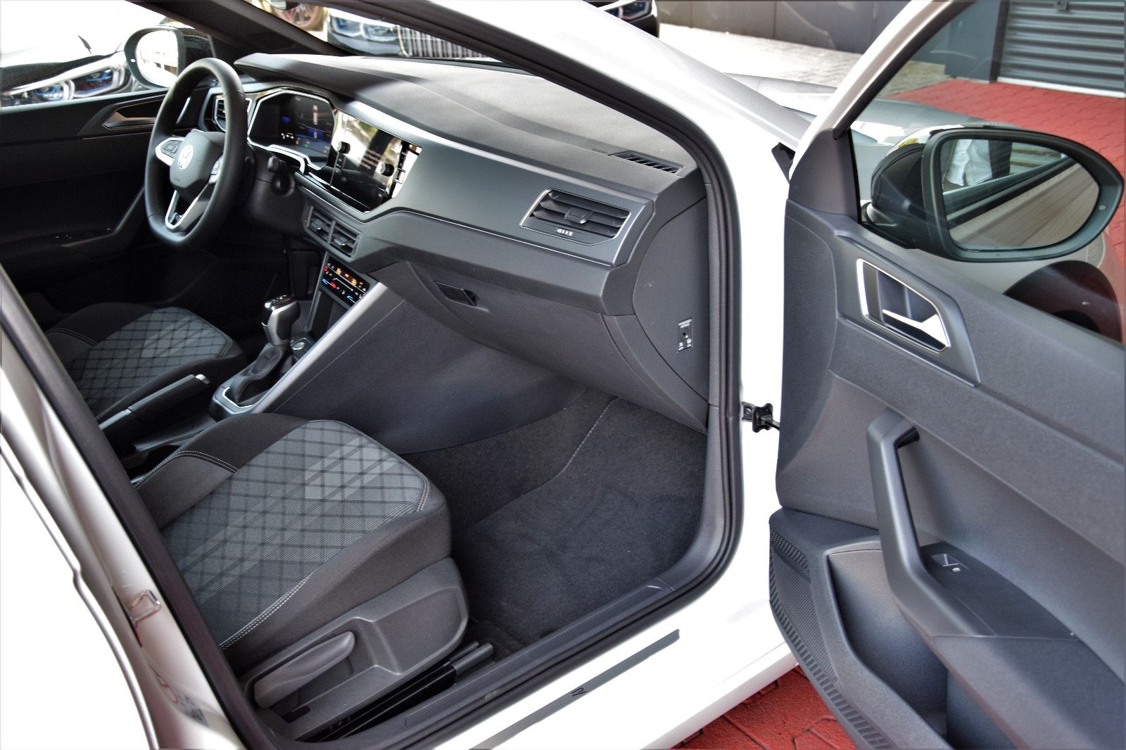Fahrzeugabbildung Volkswagen Taigo R-Line Pano Matrix-LED Sitzheizung Ambient
